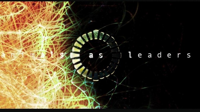 一个人要进入你家，说自己是警察。你怎么判断他是真警察还是***警察？